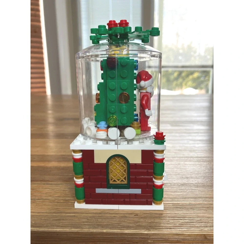 Lego 2016 Limited Edition Santa Snowglobe 40223 Retired Collectible‎ Christmas